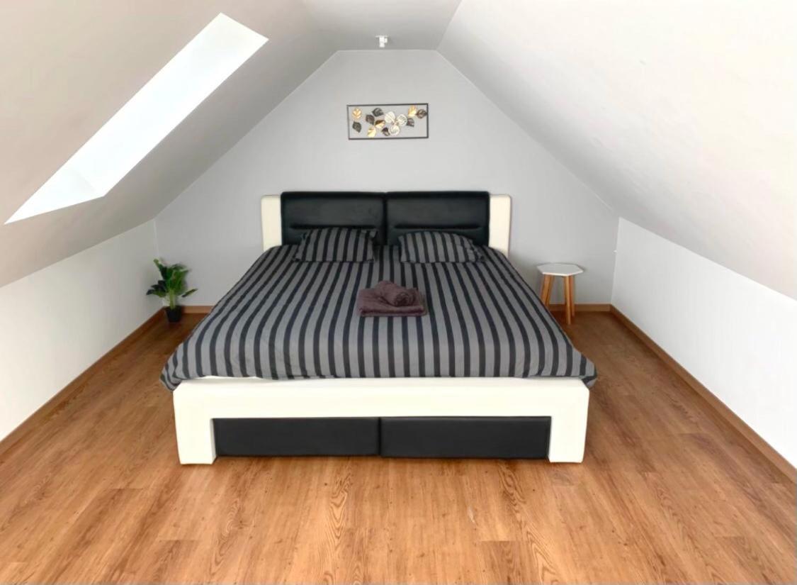 몽테우 Loft Evasion , Parking Gratuit , 5 Min Auxerre 아파트 외부 사진