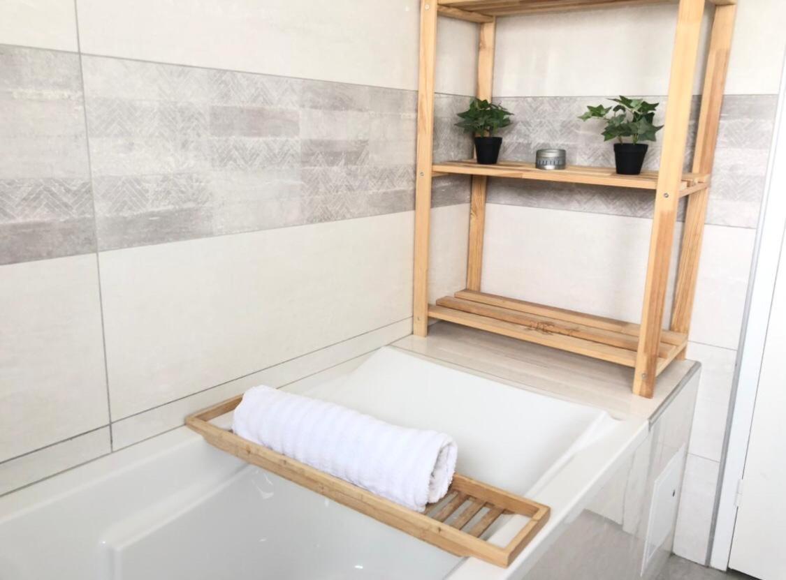 몽테우 Loft Evasion , Parking Gratuit , 5 Min Auxerre 아파트 외부 사진